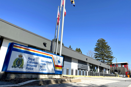 Richmond RCMP Community Policing Office 是列市 RCMP 最新的社區辦公室，也是位於列市中心的警察總部，來參觀警車和各種設備，同時還有 RCMP 講解防止罪案常識。
