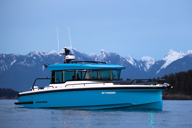 靈活的芬蘭 Axopar 小型遊艇，設計適合卑詩南岸的水域和氣候。
