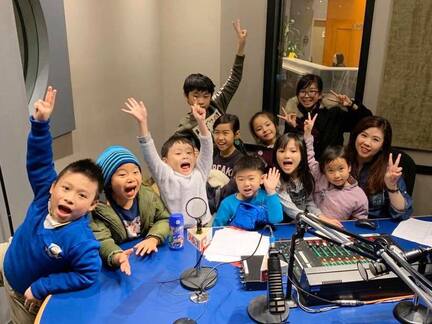 2019 比較特別，比賽變身為 「Little Sunshine 小小 DJ 訓練學院」，入圍小朋友在電台直播室開咪做節目。