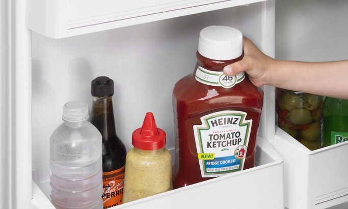 沒冷藏的番茄醬應在開封後的一兩個月內食用完畢；即使放了入冰箱（最佳位置是冰箱門的架子內），也只能放 9 至 12 個月。如果明知使用番茄醬的機會不多，就不要貪便宜買太大瓶了。