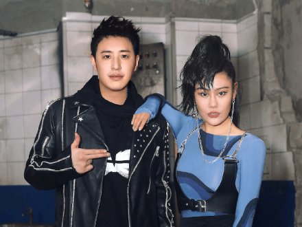 Music 全球首播 - 潘瑋柏《Moonlight》 featuring 袁婭維1747050497 Music 全球首播 - 潘瑋柏《Moonlight》 featuring 袁婭維