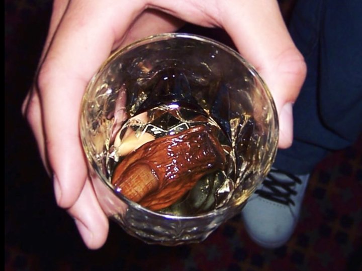 Sourtoe Cocktail 唇碰腳趾 加國獨產「臭腳調酒」臭名遠播 擄獲十萬人1746056046 Sourtoe Cocktail 唇碰腳趾 加國獨產「臭腳調酒」臭名遠播 擄獲十萬人