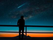 Meteor shower 這個夏天流星雨將照亮大溫哥華天空 高峰期每小時可望看到 75 顆流星1746054569
