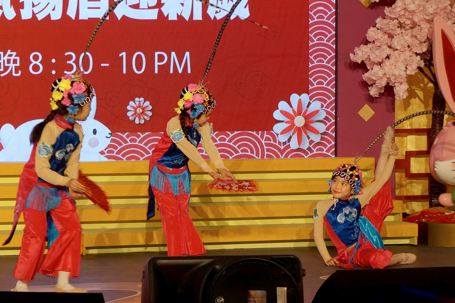 CNY Eve 送虎迎兔「兔氣揚眉迎新歲」10908