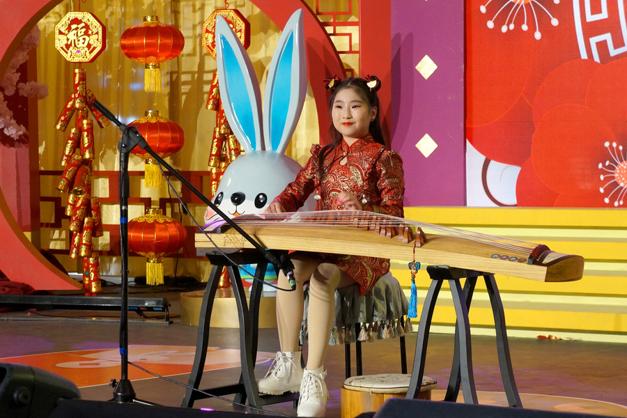CNY Eve 送虎迎兔「兔氣揚眉迎新歲」10917