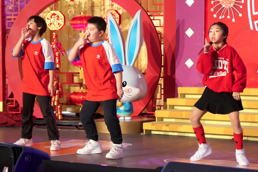 CNY Eve 送虎迎兔「兔氣揚眉迎新歲」10921