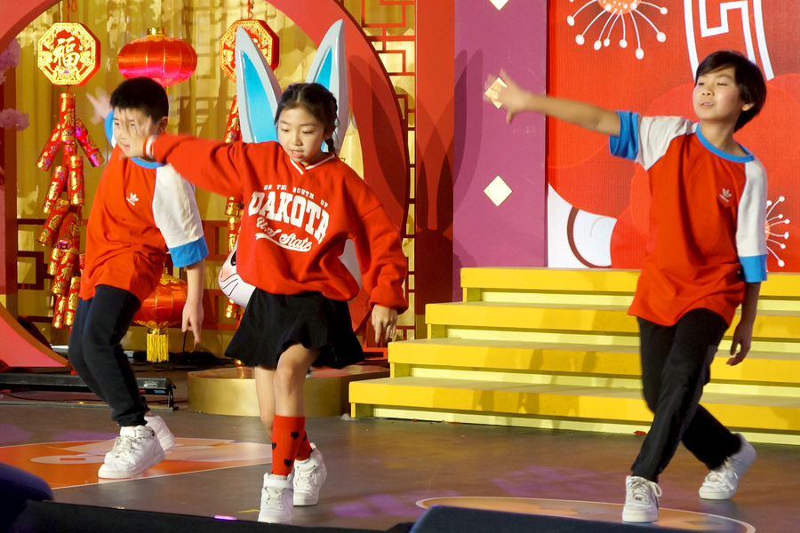 CNY Eve 送虎迎兔「兔氣揚眉迎新歲」10922