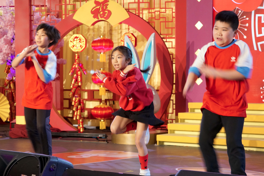CNY Eve 送虎迎兔「兔氣揚眉迎新歲」10925