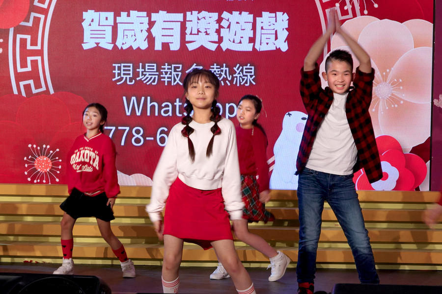 CNY Eve 送虎迎兔「兔氣揚眉迎新歲」10932