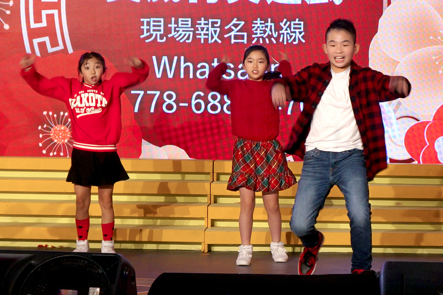 CNY Eve 送虎迎兔「兔氣揚眉迎新歲」10934
