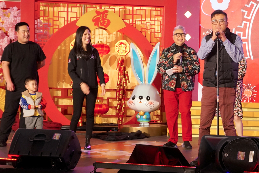 CNY Eve 送虎迎兔「兔氣揚眉迎新歲」10948
