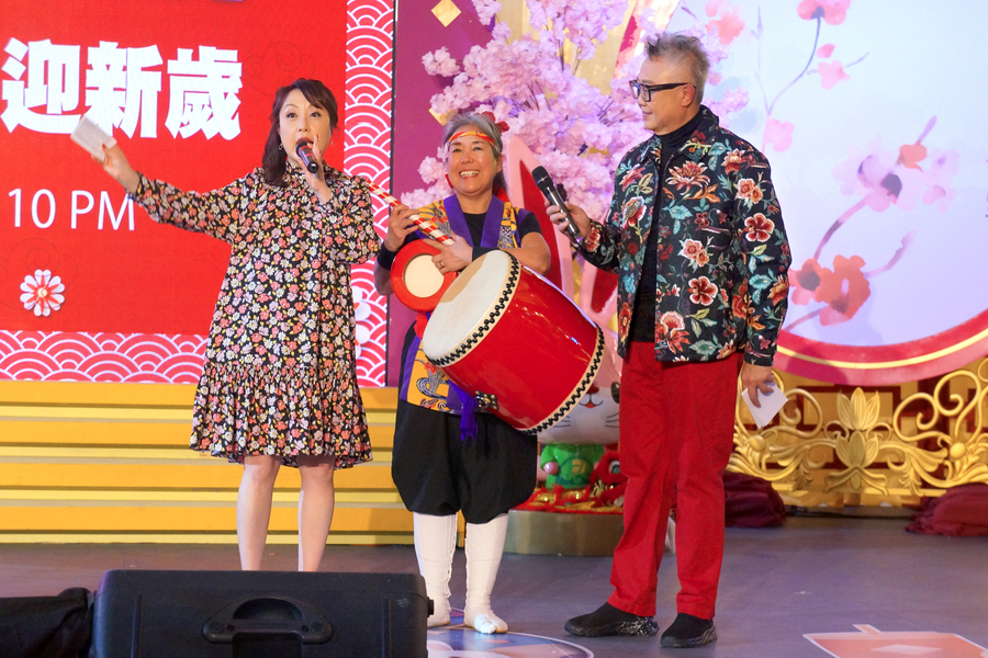 CNY Eve 送虎迎兔「兔氣揚眉迎新歲」10957