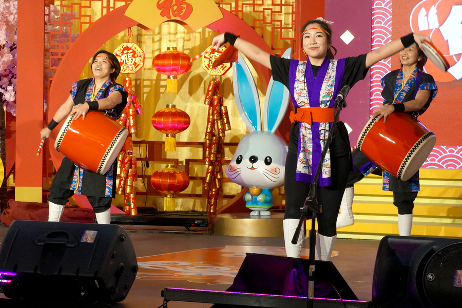 CNY Eve 送虎迎兔「兔氣揚眉迎新歲」10960