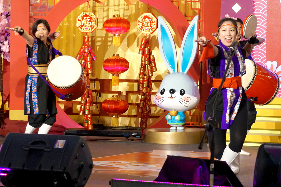 CNY Eve 送虎迎兔「兔氣揚眉迎新歲」10961