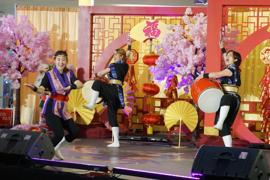 CNY Eve 送虎迎兔「兔氣揚眉迎新歲」10962