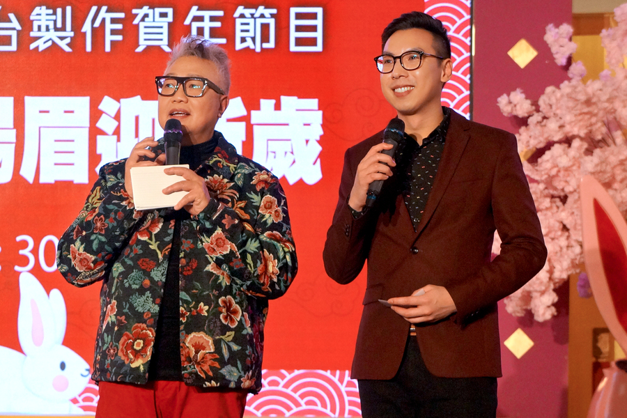 CNY Eve 送虎迎兔「兔氣揚眉迎新歲」10963