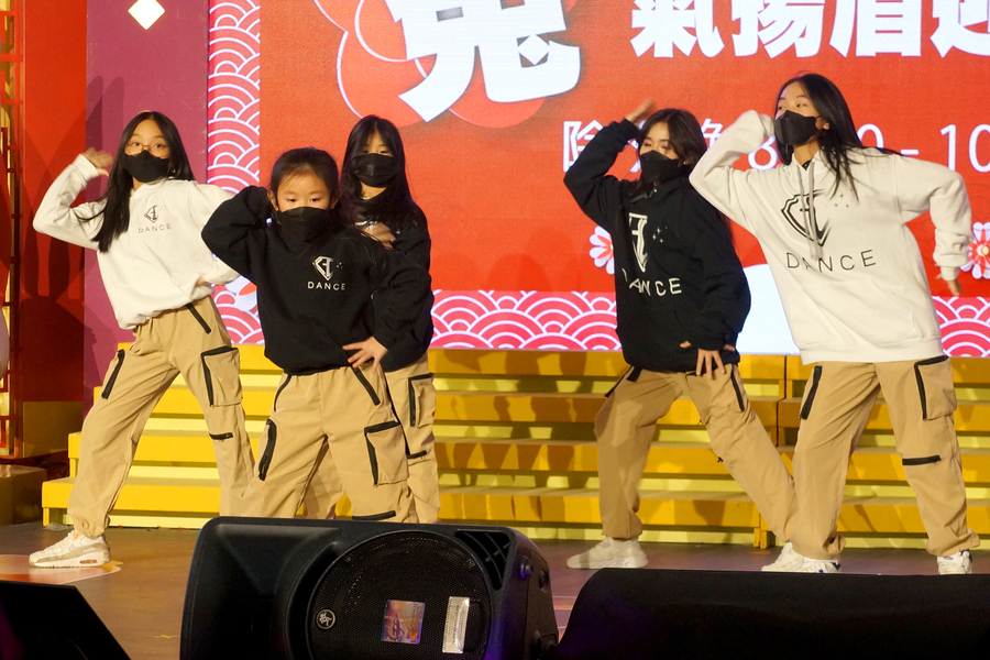 CNY Eve 送虎迎兔「兔氣揚眉迎新歲」10969
