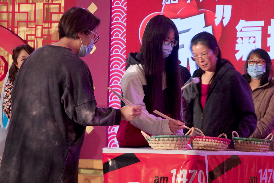 CNY Eve 送虎迎兔「兔氣揚眉迎新歲」10977