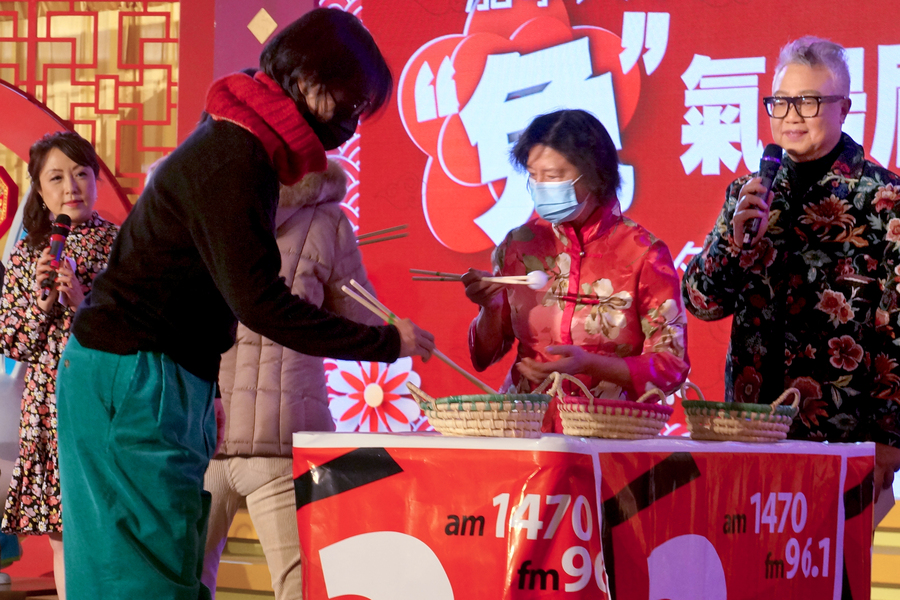 CNY Eve 送虎迎兔「兔氣揚眉迎新歲」10978
