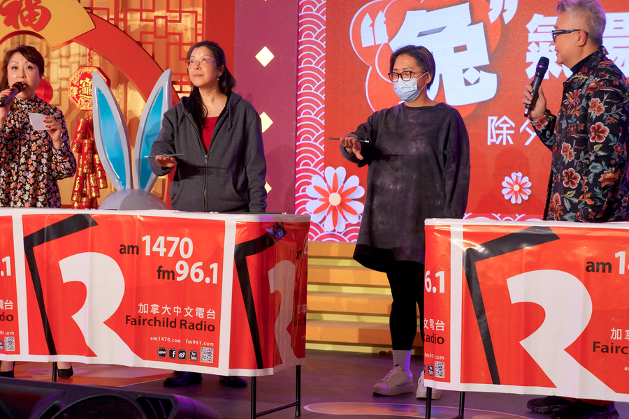 CNY Eve 送虎迎兔「兔氣揚眉迎新歲」10985