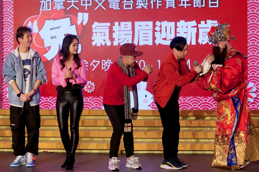 CNY Eve 送虎迎兔「兔氣揚眉迎新歲」11018