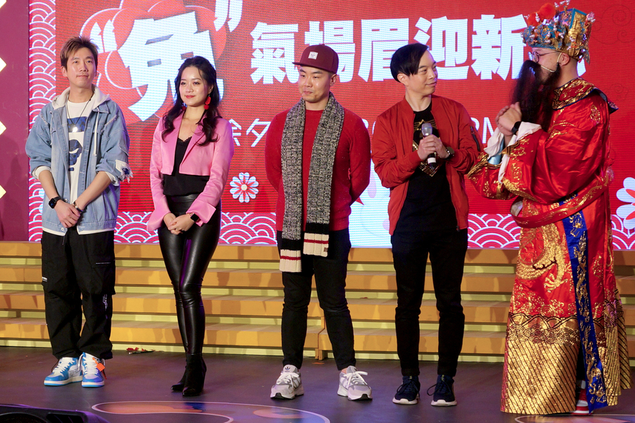 CNY Eve 送虎迎兔「兔氣揚眉迎新歲」11020