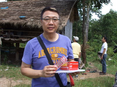 William Ho and Chris Wong<br>何活權 黃凱芹 老撾愛心之旅1756