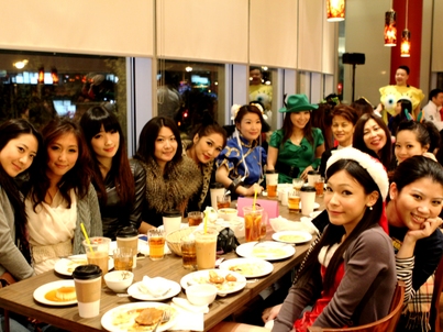 Xmas Party (4) 每枱坐一坐2328
