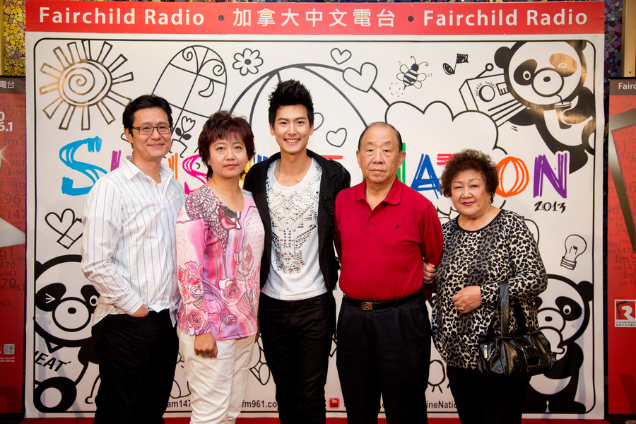 Sunshine Nation Extras4189