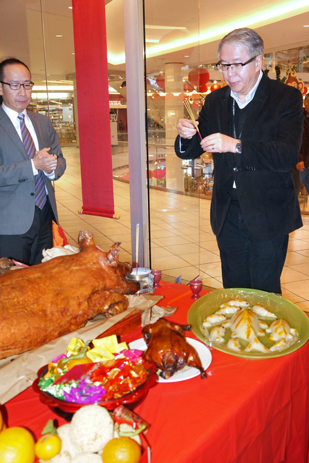 CNY Pig Cutting 加拿大中文電台初五開年6415