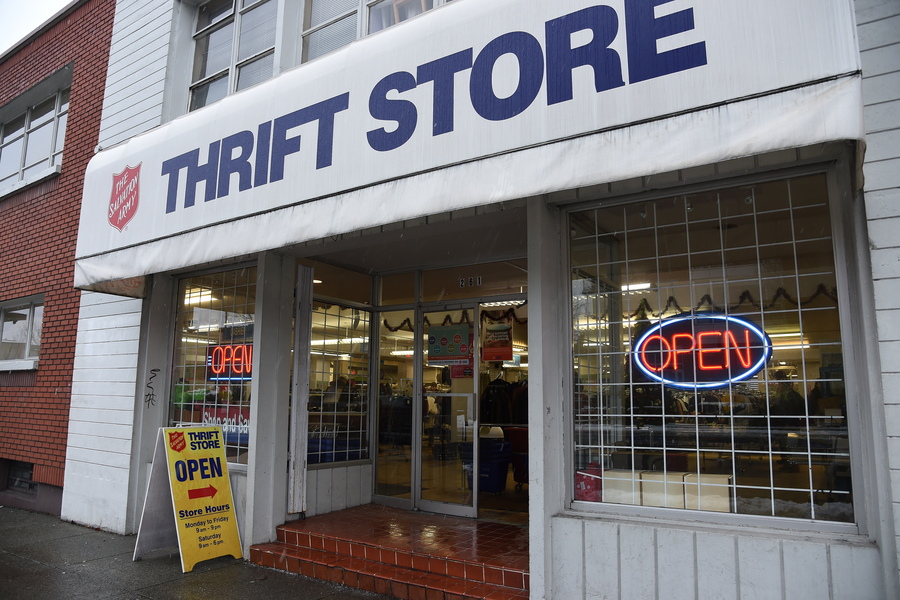 Little Sunshine 參觀 Salvation Army Thrift Store7057