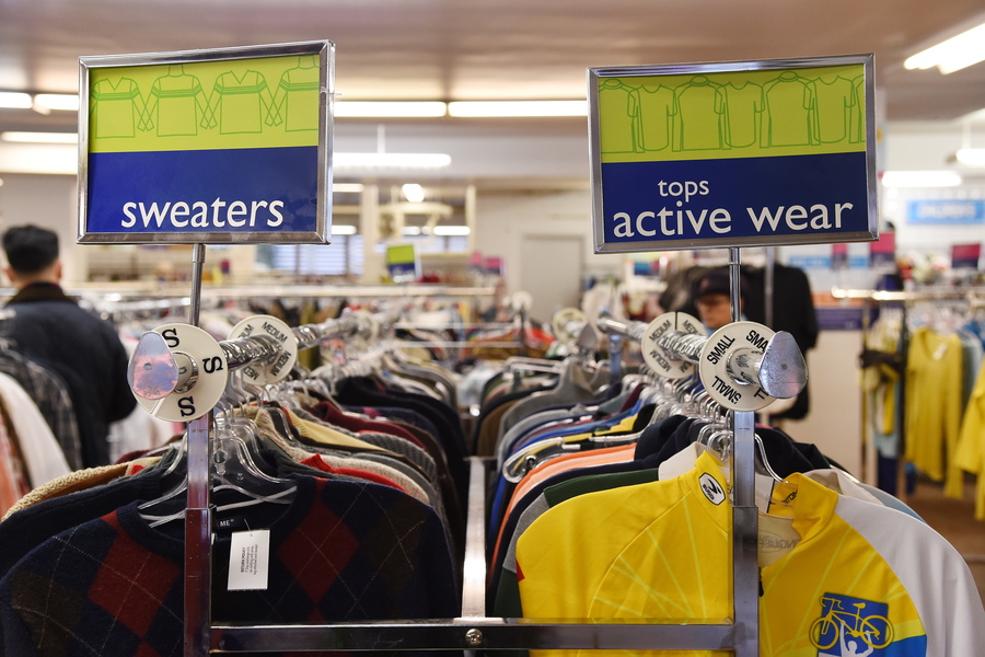 Little Sunshine 參觀 Salvation Army Thrift Store7060