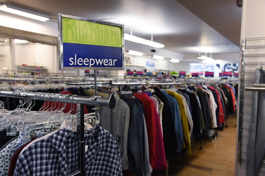 Little Sunshine 參觀 Salvation Army Thrift Store7062