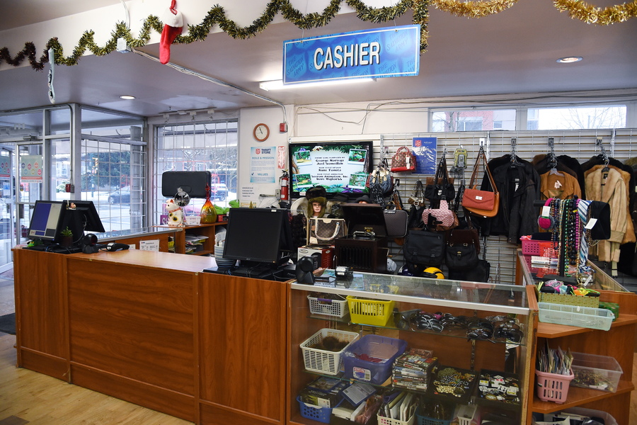 Little Sunshine 參觀 Salvation Army Thrift Store7067