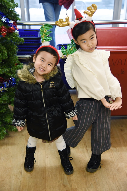 Little Sunshine 參觀 Salvation Army Thrift Store7071