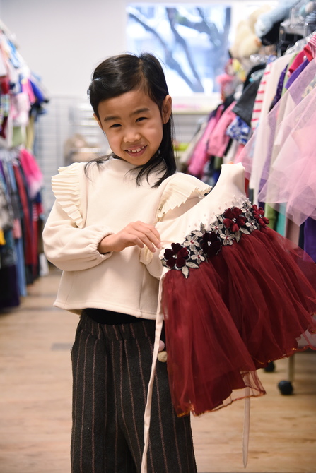 Little Sunshine 參觀 Salvation Army Thrift Store7096