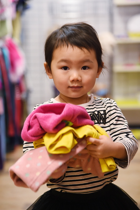 Little Sunshine 參觀 Salvation Army Thrift Store7097