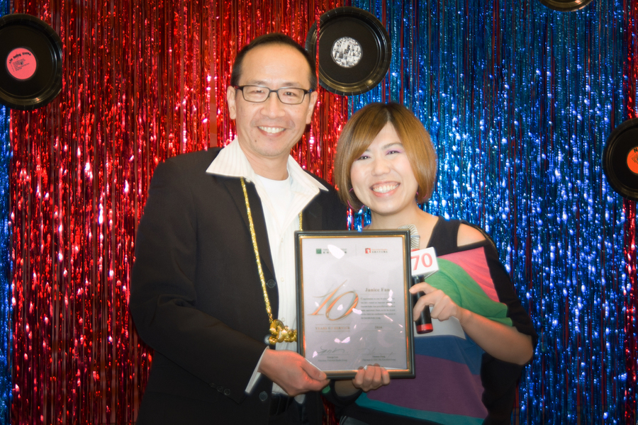 聖誕派對 DJ 靠復古搏出位7137