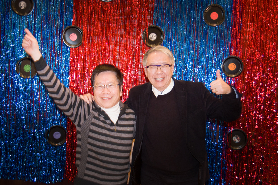 聖誕派對 DJ 靠復古搏出位7142