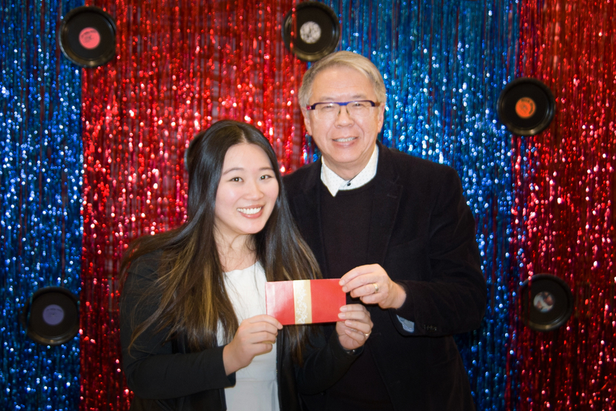 聖誕派對 DJ 靠復古搏出位7143