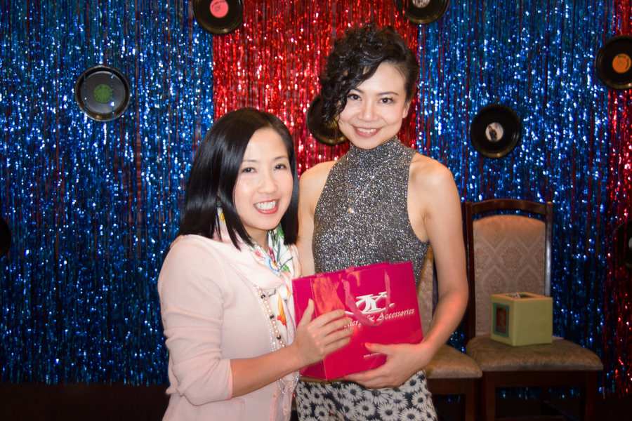 聖誕派對 DJ 靠復古搏出位7146
