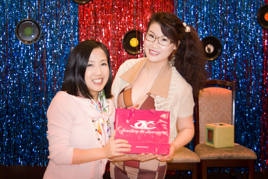 聖誕派對 DJ 靠復古搏出位7147