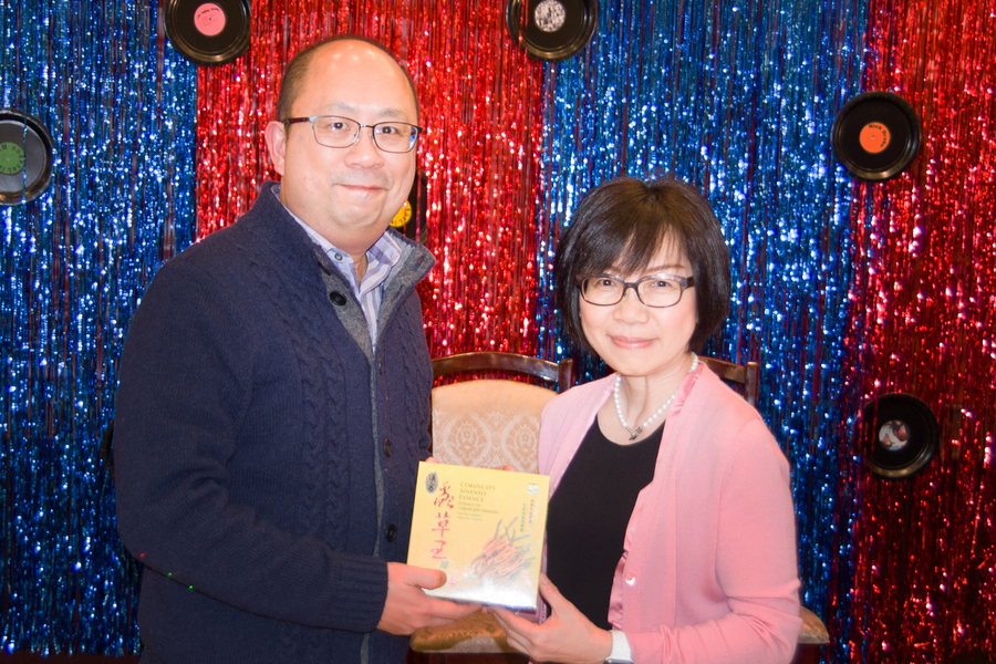 聖誕派對 DJ 靠復古搏出位7148