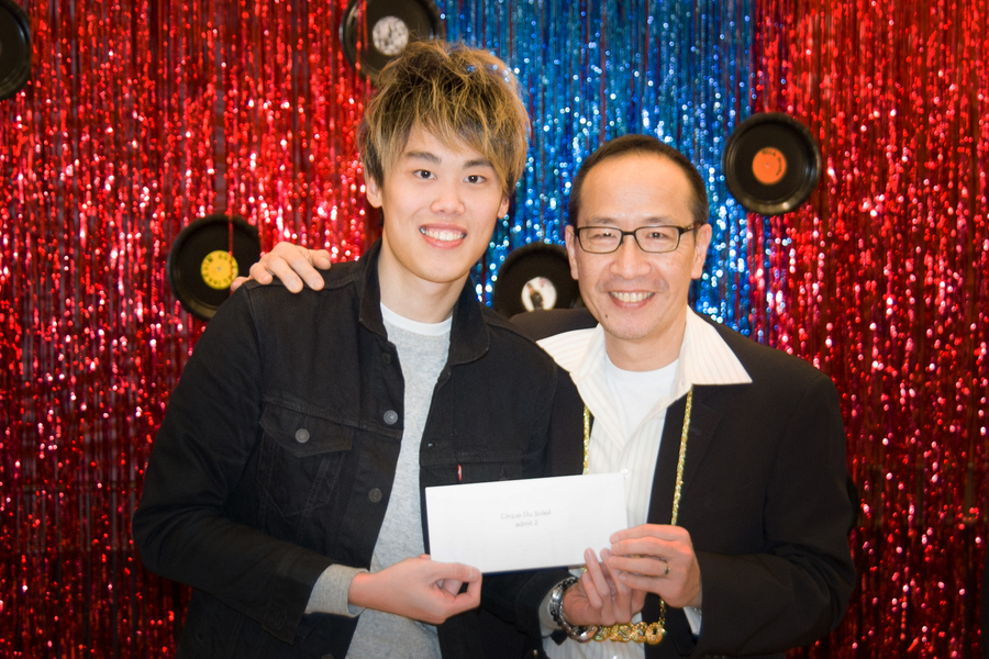 聖誕派對 DJ 靠復古搏出位7153