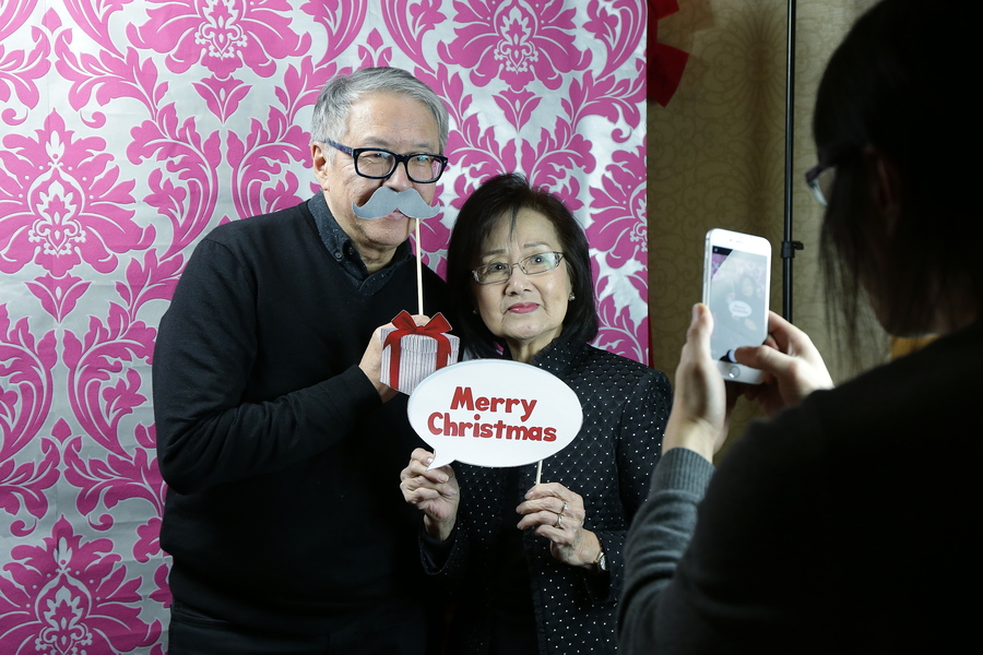 DJ 華麗轉身 盛裝出席聖誕聯歡派對7874