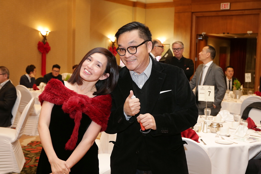 DJ 華麗轉身 盛裝出席聖誕聯歡派對7878