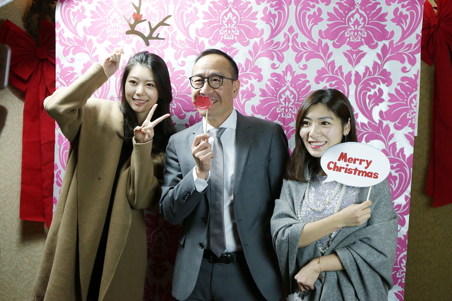 DJ 華麗轉身 盛裝出席聖誕聯歡派對7886