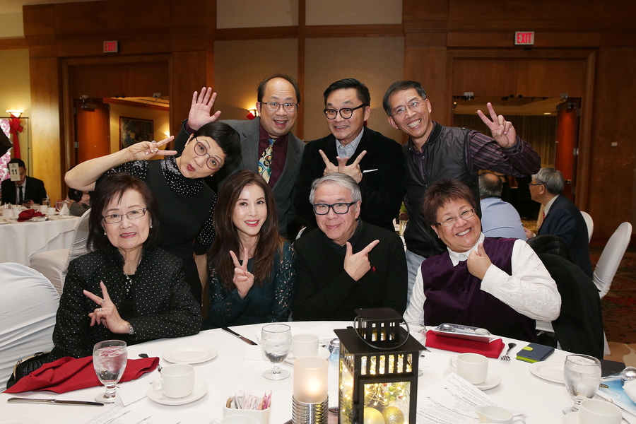 DJ 華麗轉身 盛裝出席聖誕聯歡派對7890