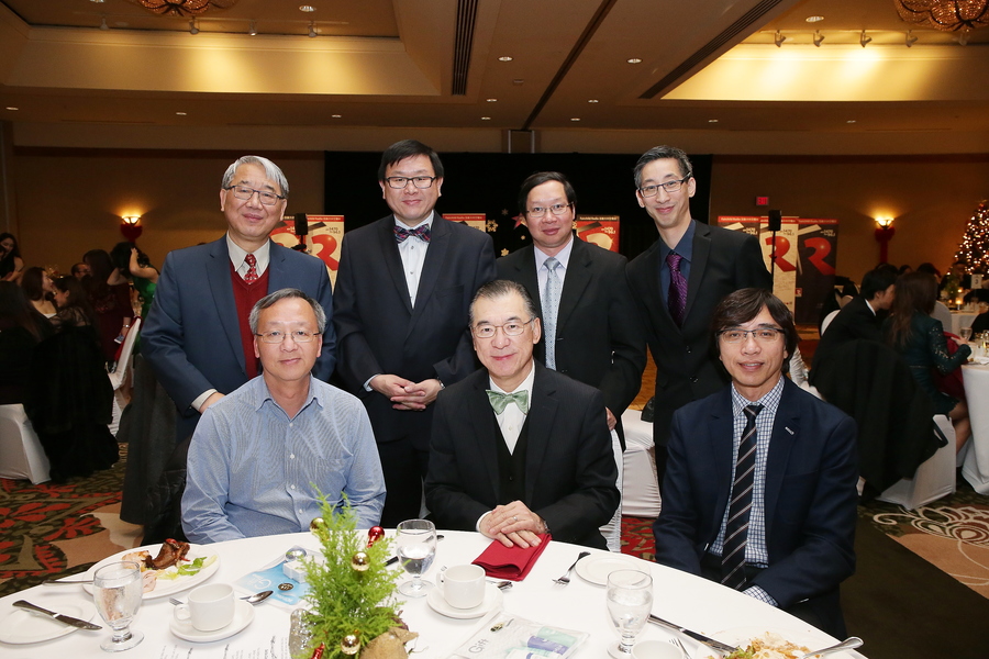 DJ 華麗轉身 盛裝出席聖誕聯歡派對7906