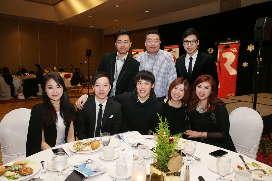 DJ 華麗轉身 盛裝出席聖誕聯歡派對7908